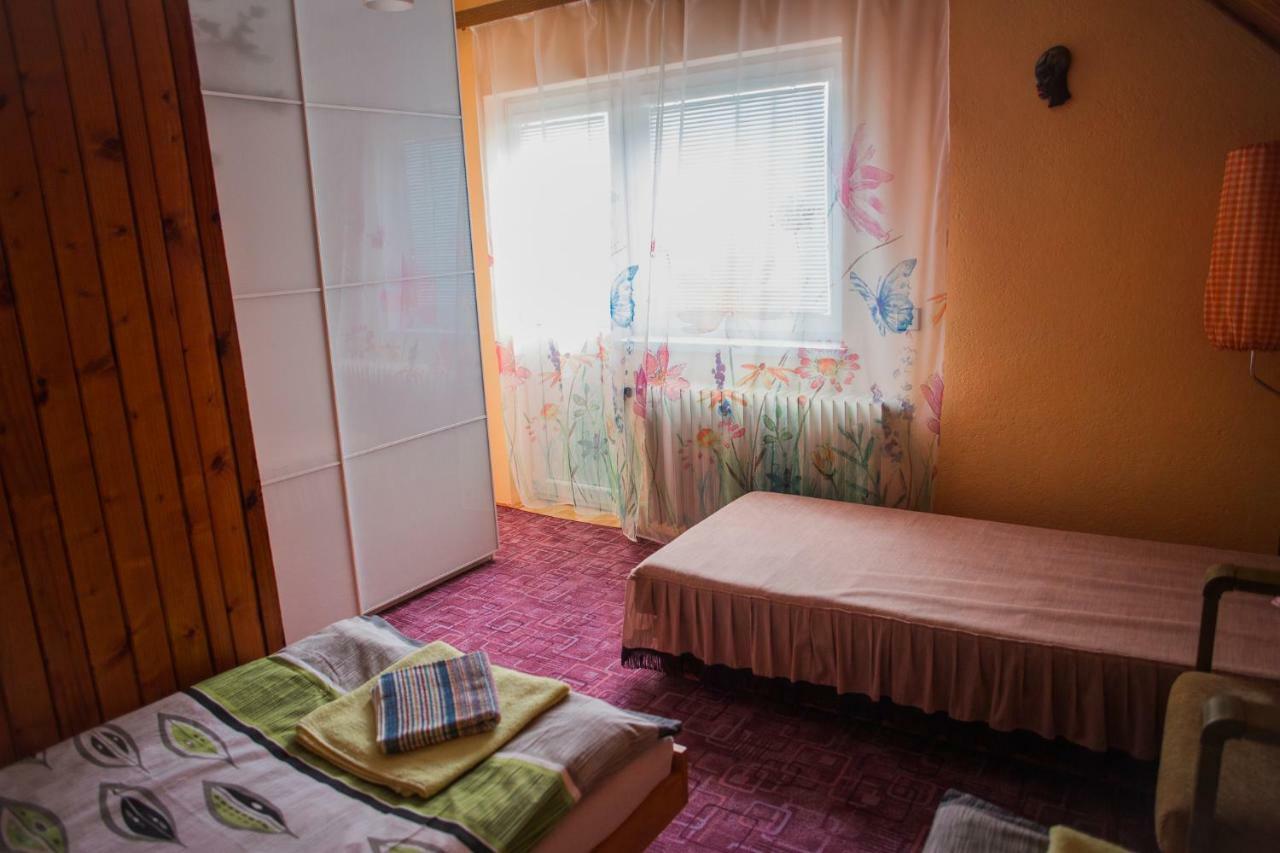 Apartman Strba Apartment Bagian luar foto